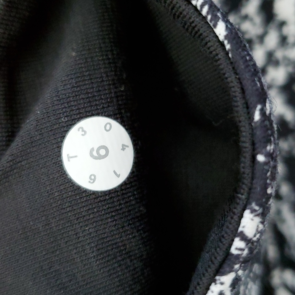 Lululemon Wunder Under Pant III, Size 6 - Picture 8 of 16